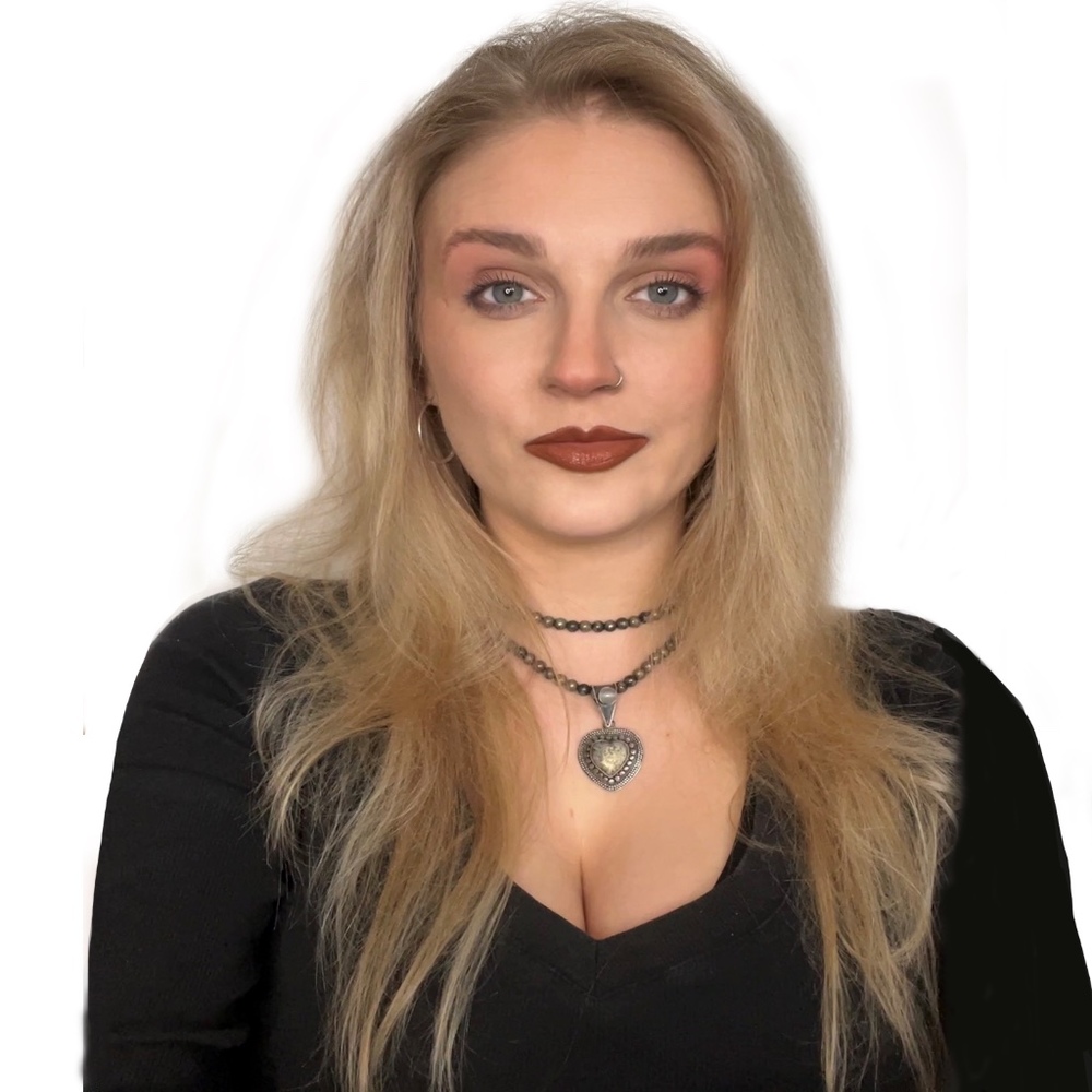 Meet your Posher, Cayla